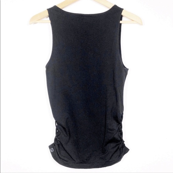 𝅺NEW Fabletics “New Wave” Black Athletic Tank Top Side Cutout Seamless Size M - Picture 3 of 7